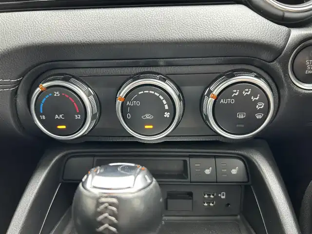 マツダ ロードスター S レザーパッケージ 長崎県 2020(令2)年 5.6万km ポリメタルグレーM ワンオーナー/純正ナビ(AM/FM/AUX/CD/BT/TV)/バックカメラ/パーキングアシスト/プッシュスタート/スマートキー×2/ドライブモードセレクト/MTモード付AT/ETC/社外ドライブレコーダー/レザーシート/純正アルミホイール/純正フロアマット/オートライト/オートハイビーム/前後コーナーセンサー/追従型クルーズコントロール/レーンキープアシスト/横滑り防止装置/盗難防止装置/ABS/取扱説明書/記録簿/保証書
