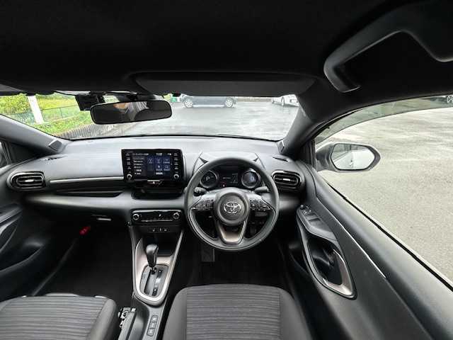 トヨタ ヤリス ハイブリッド Z 茨城県 2020(令2)年 4.1万km シルバーM 純正メモリナビ/AM/FM/USB/BT/クルーズコントロール/LEDオートライト/オートマチックハイビーム/シートヒーター/15インチアルミホイール/スマートキー/ビルトインETC/純正フロアマット/横滑り防止装置/レーンキープアシスト/盗難防止装置/エアバック/衝突被害軽減システム
