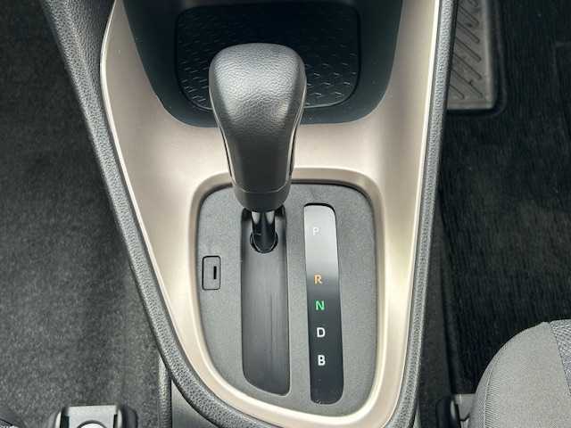 トヨタ ヤリス ハイブリッド Z 茨城県 2020(令2)年 4.1万km シルバーM 純正メモリナビ/AM/FM/USB/BT/クルーズコントロール/LEDオートライト/オートマチックハイビーム/シートヒーター/15インチアルミホイール/スマートキー/ビルトインETC/純正フロアマット/横滑り防止装置/レーンキープアシスト/盗難防止装置/エアバック/衝突被害軽減システム