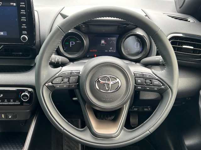 トヨタ ヤリス ハイブリッド Z 茨城県 2020(令2)年 4.1万km シルバーM 純正メモリナビ/AM/FM/USB/BT/クルーズコントロール/LEDオートライト/オートマチックハイビーム/シートヒーター/15インチアルミホイール/スマートキー/ビルトインETC/純正フロアマット/横滑り防止装置/レーンキープアシスト/盗難防止装置/エアバック/衝突被害軽減システム