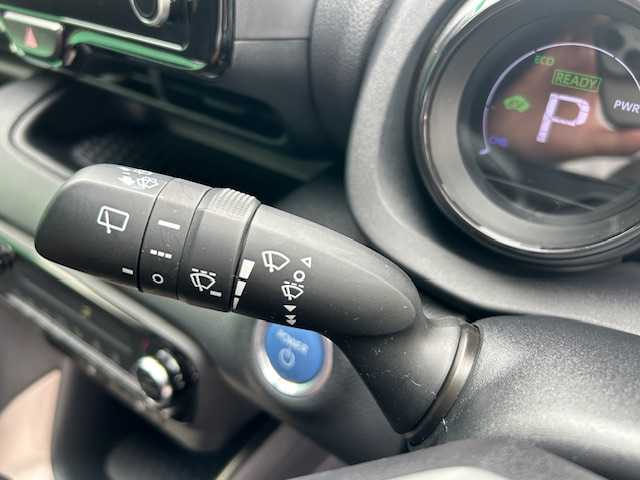 トヨタ ヤリス ハイブリッド Z 茨城県 2020(令2)年 4.1万km シルバーM 純正メモリナビ/AM/FM/USB/BT/クルーズコントロール/LEDオートライト/オートマチックハイビーム/シートヒーター/15インチアルミホイール/スマートキー/ビルトインETC/純正フロアマット/横滑り防止装置/レーンキープアシスト/盗難防止装置/エアバック/衝突被害軽減システム