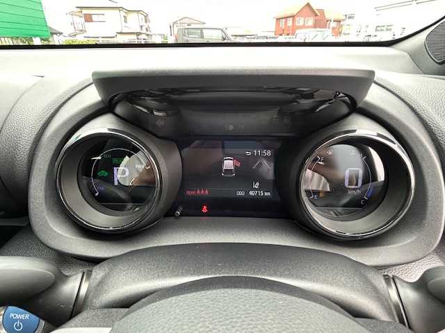 トヨタ ヤリス ハイブリッド Z 茨城県 2020(令2)年 4.1万km シルバーM 純正メモリナビ/AM/FM/USB/BT/クルーズコントロール/LEDオートライト/オートマチックハイビーム/シートヒーター/15インチアルミホイール/スマートキー/ビルトインETC/純正フロアマット/横滑り防止装置/レーンキープアシスト/盗難防止装置/エアバック/衝突被害軽減システム