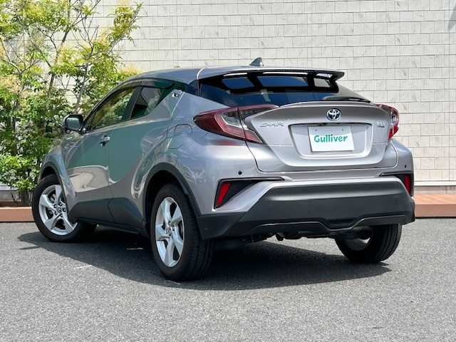 トヨタ Ｃ－ＨＲ S LEDパッケージ 茨城県 2019(令1)年 3.2万km シルバー 純正ＳＤナビ　/レーダークルーズコントロール　/ドライブレコーダー　/バックカメラ　/オールオートパワーウィンドウ　/コーナーセンサー前後　/ＬＥＤライト　/オートマチックハイビーム　/純正１７インチアルミホイール/純正フロアマット/衝突軽減システム/パワーステアリング