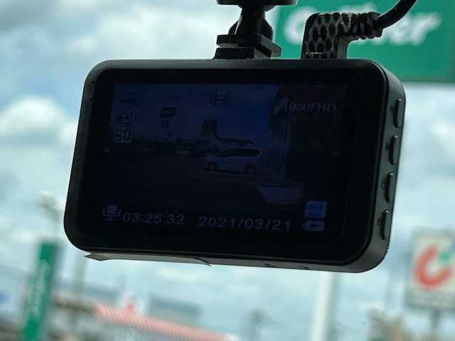 トヨタ Ｃ－ＨＲ S LEDパッケージ 茨城県 2019(令1)年 3.2万km シルバー 純正ＳＤナビ　/レーダークルーズコントロール　/ドライブレコーダー　/バックカメラ　/オールオートパワーウィンドウ　/コーナーセンサー前後　/ＬＥＤライト　/オートマチックハイビーム　/純正１７インチアルミホイール/純正フロアマット/衝突軽減システム/パワーステアリング