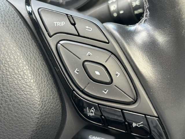 トヨタ Ｃ－ＨＲ S LEDパッケージ 茨城県 2019(令1)年 3.2万km シルバー 純正ＳＤナビ　/レーダークルーズコントロール　/ドライブレコーダー　/バックカメラ　/オールオートパワーウィンドウ　/コーナーセンサー前後　/ＬＥＤライト　/オートマチックハイビーム　/純正１７インチアルミホイール/純正フロアマット/衝突軽減システム/パワーステアリング
