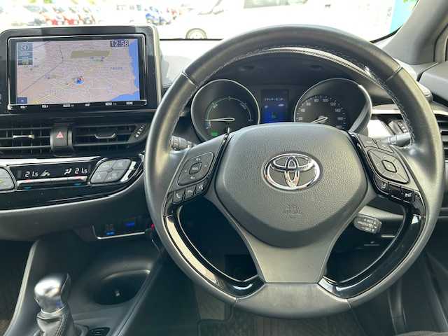 トヨタ Ｃ－ＨＲ S LEDパッケージ 茨城県 2019(令1)年 3.2万km シルバー 純正ＳＤナビ　/レーダークルーズコントロール　/ドライブレコーダー　/バックカメラ　/オールオートパワーウィンドウ　/コーナーセンサー前後　/ＬＥＤライト　/オートマチックハイビーム　/純正１７インチアルミホイール/純正フロアマット/衝突軽減システム/パワーステアリング