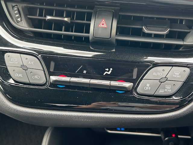 トヨタ Ｃ－ＨＲ S LEDパッケージ 茨城県 2019(令1)年 3.2万km シルバー 純正ＳＤナビ　/レーダークルーズコントロール　/ドライブレコーダー　/バックカメラ　/オールオートパワーウィンドウ　/コーナーセンサー前後　/ＬＥＤライト　/オートマチックハイビーム　/純正１７インチアルミホイール/純正フロアマット/衝突軽減システム/パワーステアリング