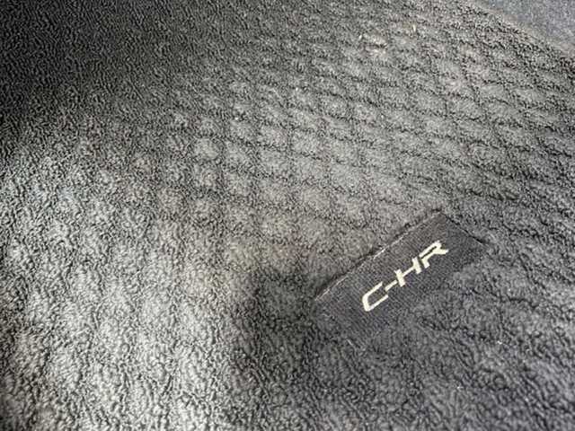 トヨタ Ｃ－ＨＲ S LEDパッケージ 茨城県 2019(令1)年 3.2万km シルバー 純正ＳＤナビ　/レーダークルーズコントロール　/ドライブレコーダー　/バックカメラ　/オールオートパワーウィンドウ　/コーナーセンサー前後　/ＬＥＤライト　/オートマチックハイビーム　/純正１７インチアルミホイール/純正フロアマット/衝突軽減システム/パワーステアリング