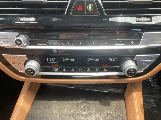ＢＭＷ ５２３ｉ 熊本県 2023(令5)年 2.1万km サファイアブラックP ・スマートキー/・プッシュスタート/・インテリジェントセーフティ/・注意喚起アシスト/・速度アシスト/・ステアリングアシスト/・PDC自動起動/・アクティブPDC緊急ブレーキ/・パーキングアシスト/・ハイビームアシスト/・クルーズコントロール(追従式)/・茶革シート/・前席パワーシート/・前席シートヒーター /・純正メモリナビ/　【Bluetooth・USB・AppleCarPlay】/・フルセグTV/・バックカメラ/・ETC/・ドライブレコーダー(前後録画)/・ワイヤレス充電/・パワートランク/・LEDヘッドランプ/・純正マット/・保証書/取説