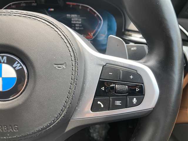 ＢＭＷ ５２３ｉ 熊本県 2023(令5)年 2.1万km サファイアブラックP ・スマートキー/・プッシュスタート/・インテリジェントセーフティ/・注意喚起アシスト/・速度アシスト/・ステアリングアシスト/・PDC自動起動/・アクティブPDC緊急ブレーキ/・パーキングアシスト/・ハイビームアシスト/・クルーズコントロール(追従式)/・茶革シート/・前席パワーシート/・前席シートヒーター /・純正メモリナビ/　【Bluetooth・USB・AppleCarPlay】/・フルセグTV/・バックカメラ/・ETC/・ドライブレコーダー(前後録画)/・ワイヤレス充電/・パワートランク/・LEDヘッドランプ/・純正マット/・保証書/取説