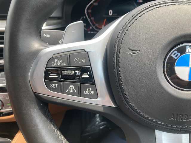 ＢＭＷ ５２３ｉ 熊本県 2023(令5)年 2.1万km サファイアブラックP ・スマートキー/・プッシュスタート/・インテリジェントセーフティ/・注意喚起アシスト/・速度アシスト/・ステアリングアシスト/・PDC自動起動/・アクティブPDC緊急ブレーキ/・パーキングアシスト/・ハイビームアシスト/・クルーズコントロール(追従式)/・茶革シート/・前席パワーシート/・前席シートヒーター /・純正メモリナビ/　【Bluetooth・USB・AppleCarPlay】/・フルセグTV/・バックカメラ/・ETC/・ドライブレコーダー(前後録画)/・ワイヤレス充電/・パワートランク/・LEDヘッドランプ/・純正マット/・保証書/取説