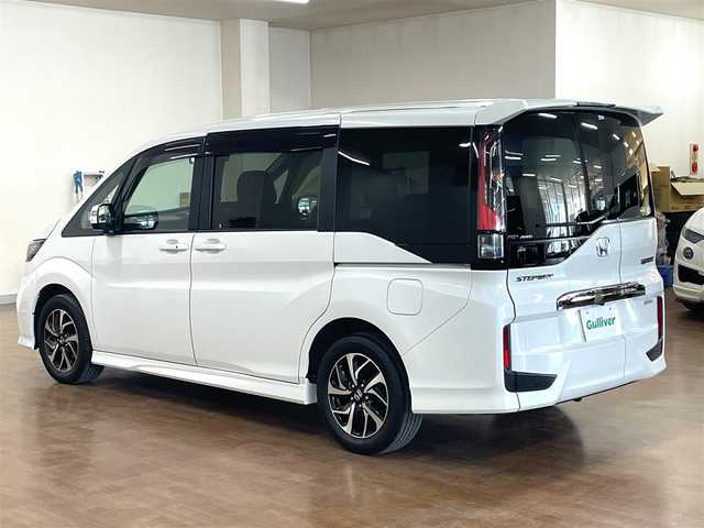 ホンダ ステップワゴン スパーダ クルスピセンシング 道央・札幌 2021(令3)年 3.3万km プラチナホワイトパール 4WD/寒冷地仕様/純正9インチナビ/・フルセグTV/CD/DVD/BT/SD/USB/バックカメラ/両側パワースライドドア/ハーフレザーシート/前席シートヒーター/ホンダセンシング/・衝突被害軽減ブレーキ/・誤発進抑制機能/・路外逸脱抑制機能/・先行車発進お知らせ機能/・標識認識機能/横滑り防止装置/アダプティブクルーズコントロール/ビルトインETC2.0/社外ドライブレコーダー/アイドリングストップ/プッシュスタート/スマートキーx2/ウインカーミラー/純正フロアマット/ドアバイザー/ステアリングリモコン/パドルシフト/オートライト/LEDヘッドライト/フォグライト/3列シート/わくわくゲート/純正16インチAW/新車時保証書/取扱説明書/ナビ取扱説明書