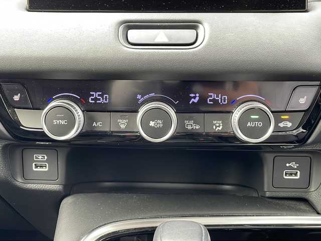 ホンダ ヴェゼル ハイブリッド e:HEV Z 三重県 2021(令3)年 5万km プラチナホワイトパール 純正ナビ/バックカメラ/BSM/前席シートヒーター/ワイヤレス充電器/電子パーキング/前後ドライブレコーダー/ステアリングヒーター/前後コーナーセンサー/デイライト/ビルトインETC2.0/革巻きステアリング/ステアリングリモコン/電動リヤゲート/純正フロアマット/レーダークルーズコントロール/パドルシフト/USB給電ポート/電動格納ミラー/禁煙車