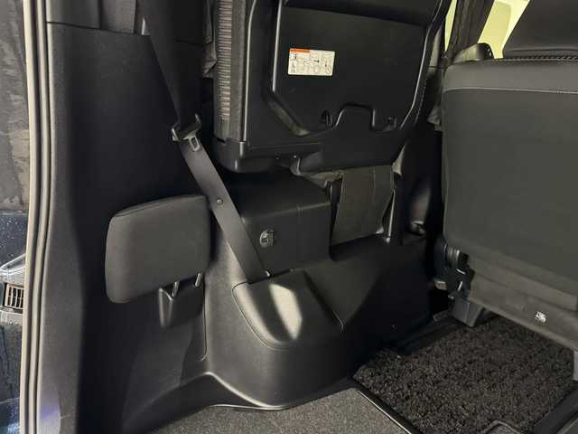 トヨタ ヴォクシー ZS 煌Ⅱ 三重県 2020(令2)年 6.2万km ブラッキッシュアゲハガラスフレーク ガソリン/FF/MTモード付インパネCVT/純正 9インチナビ NSZN-Y68T/（AM/FM/CD/DVD/TV/SD/SDREC/Bluetooth）/12.1型 純正 フリップダウンモニター V12T-R68C/バックガイドモニター/両側パワースライドドア/ドライブレコーダー 前後/ビルトインETC2.0/Toyota Safety Sense/・プリクラッシュセーフティ［PCS］/・レーンディパーチャーアラート［LDA］/・クリアランスソナー/・パーキングサポートブレーキ［PKSB］（前後静止物）/・オートハイビーム［AHB］/・先行車発進告知機能/装備/・クルーズコントロール/・左右独立オートエアコン/・後席オートエアコン（リヤヒーター/クーラー）/・オートライト/・LEDヘッドライト/・LEDフロントフォグライト/・充電用USBジャックx2（前席）/・ステアリングスイッチ/・プッシュスタート/・スマートキーシステム/・純正 16inAW/・保/取/ナビ取/・スマートキーx2