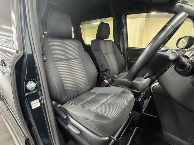 トヨタ ヴォクシー ZS 煌Ⅱ 三重県 2020(令2)年 6.2万km ブラッキッシュアゲハガラスフレーク ガソリン/FF/MTモード付インパネCVT/純正 9インチナビ NSZN-Y68T/（AM/FM/CD/DVD/TV/SD/SDREC/Bluetooth）/12.1型 純正 フリップダウンモニター V12T-R68C/バックガイドモニター/両側パワースライドドア/ドライブレコーダー 前後/ビルトインETC2.0/Toyota Safety Sense/・プリクラッシュセーフティ［PCS］/・レーンディパーチャーアラート［LDA］/・クリアランスソナー/・パーキングサポートブレーキ［PKSB］（前後静止物）/・オートハイビーム［AHB］/・先行車発進告知機能/装備/・クルーズコントロール/・左右独立オートエアコン/・後席オートエアコン（リヤヒーター/クーラー）/・オートライト/・LEDヘッドライト/・LEDフロントフォグライト/・充電用USBジャックx2（前席）/・ステアリングスイッチ/・プッシュスタート/・スマートキーシステム/・純正 16inAW/・保/取/ナビ取/・スマートキーx2