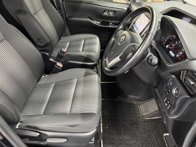 トヨタ ヴォクシー ZS 煌Ⅱ 三重県 2020(令2)年 6.2万km ブラッキッシュアゲハガラスフレーク ガソリン/FF/MTモード付インパネCVT/純正 9インチナビ NSZN-Y68T/（AM/FM/CD/DVD/TV/SD/SDREC/Bluetooth）/12.1型 純正 フリップダウンモニター V12T-R68C/バックガイドモニター/両側パワースライドドア/ドライブレコーダー 前後/ビルトインETC2.0/Toyota Safety Sense/・プリクラッシュセーフティ［PCS］/・レーンディパーチャーアラート［LDA］/・クリアランスソナー/・パーキングサポートブレーキ［PKSB］（前後静止物）/・オートハイビーム［AHB］/・先行車発進告知機能/装備/・クルーズコントロール/・左右独立オートエアコン/・後席オートエアコン（リヤヒーター/クーラー）/・オートライト/・LEDヘッドライト/・LEDフロントフォグライト/・充電用USBジャックx2（前席）/・ステアリングスイッチ/・プッシュスタート/・スマートキーシステム/・純正 16inAW/・保/取/ナビ取/・スマートキーx2