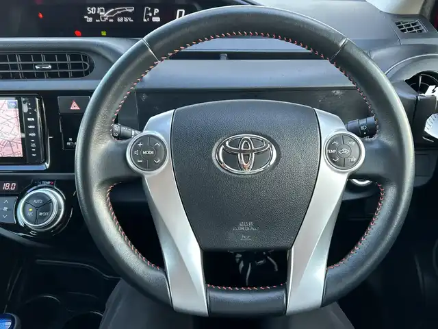 トヨタ アクア X－URBAN 千葉県 2015(平27)年 6.9万km スーパーレッドⅤ 社外メモリナビ/(フルセグTV CD DVD FM AM)/バックカメラ/ハーフレザーシート/横滑り防止装置/ビルトインETC/アイドリングストップ/LEDヘッドライト/フォグランプ/オートライト/ウィンカーミラー/電動格納ミラー/純正16インチAW/シートリフター/プッシュスタート/スマートキー/フロアマット/ドアバイザー/取扱説明書/保証書