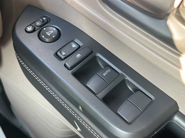 ホンダ Ｎ ＢＯＸ JOY ターボ 三重県 2025(令7)年 0.1千km プラチナホワイトパール 登録済未使用車/純正9型ナビ/全周囲カメラ/両側パワースライドドア/前席シートヒーター/USB・タイプC給電/ハーフレザーシート/スペアキー/ホンダセンシング/パドルシフト/LEDヘッドライト/革巻きステアリング/ステアリングスイッチ/シートリフター/電子パーキング/電動格納ミラー/禁煙車