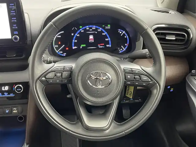 トヨタ ヤリスクロス ハイブリッド Z 埼玉県 2020(令2)年 2.3万km ブラックマイカ 純正ディスプレイオーディオ/パノラミックビューモニター/プリクラッシュセーフティー/レーンキープアシスト/レーダークルーズコントロール/ブラインドスポットモニター/ヘッドアップディスプレイ/クリアランスソナー /ハーフレザーシート /パワーシート/シートヒーター /ドライブレコーダー/ビルトインETC/LEDオートライト