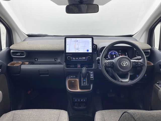 トヨタ シエンタ ハイブリッド Z 秋田県 2024(令6)年 1.8万km アーバンカーキ 4WD/純正ナビ/（FM/AM/Bluetooth/フルセグTV）/全方位カメラ/バックカメラ/両側パワースライドドア/モデリスタフロントエアロ/横滑り防止装置/レーダークルーズコントロール/衝突軽減装置/レーンキープアシスト/アイドリングストップ/ビルトインETC2.0/ステアリングリモコン/前席シートヒーター/ドアミラーヒーター/LEDヘッドライト/オートライト/オートハイビーム/プッシュスタート/スマートキー/スペアキー/電動格納ミラー/純正アルミホイール/純正フロアマット