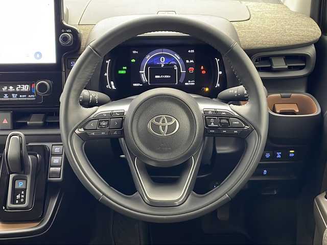 トヨタ シエンタ ハイブリッド Z 秋田県 2024(令6)年 1.8万km アーバンカーキ 4WD/純正ナビ/（FM/AM/Bluetooth/フルセグTV）/全方位カメラ/バックカメラ/両側パワースライドドア/モデリスタフロントエアロ/横滑り防止装置/レーダークルーズコントロール/衝突軽減装置/レーンキープアシスト/アイドリングストップ/ビルトインETC2.0/ステアリングリモコン/前席シートヒーター/ドアミラーヒーター/LEDヘッドライト/オートライト/オートハイビーム/プッシュスタート/スマートキー/スペアキー/電動格納ミラー/純正アルミホイール/純正フロアマット