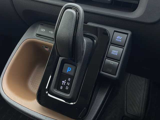 トヨタ シエンタ ハイブリッド Z 秋田県 2024(令6)年 1.8万km アーバンカーキ 4WD/純正ナビ/（FM/AM/Bluetooth/フルセグTV）/全方位カメラ/バックカメラ/両側パワースライドドア/モデリスタフロントエアロ/横滑り防止装置/レーダークルーズコントロール/衝突軽減装置/レーンキープアシスト/アイドリングストップ/ビルトインETC2.0/ステアリングリモコン/前席シートヒーター/ドアミラーヒーター/LEDヘッドライト/オートライト/オートハイビーム/プッシュスタート/スマートキー/スペアキー/電動格納ミラー/純正アルミホイール/純正フロアマット