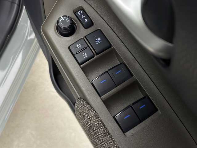 トヨタ シエンタ ハイブリッド Z 秋田県 2024(令6)年 1.8万km アーバンカーキ 4WD/純正ナビ/（FM/AM/Bluetooth/フルセグTV）/全方位カメラ/バックカメラ/両側パワースライドドア/モデリスタフロントエアロ/横滑り防止装置/レーダークルーズコントロール/衝突軽減装置/レーンキープアシスト/アイドリングストップ/ビルトインETC2.0/ステアリングリモコン/前席シートヒーター/ドアミラーヒーター/LEDヘッドライト/オートライト/オートハイビーム/プッシュスタート/スマートキー/スペアキー/電動格納ミラー/純正アルミホイール/純正フロアマット
