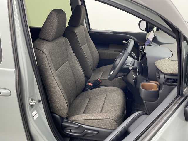 トヨタ シエンタ ハイブリッド Z 秋田県 2024(令6)年 1.8万km アーバンカーキ 4WD/純正ナビ/（FM/AM/Bluetooth/フルセグTV）/全方位カメラ/バックカメラ/両側パワースライドドア/モデリスタフロントエアロ/横滑り防止装置/レーダークルーズコントロール/衝突軽減装置/レーンキープアシスト/アイドリングストップ/ビルトインETC2.0/ステアリングリモコン/前席シートヒーター/ドアミラーヒーター/LEDヘッドライト/オートライト/オートハイビーム/プッシュスタート/スマートキー/スペアキー/電動格納ミラー/純正アルミホイール/純正フロアマット