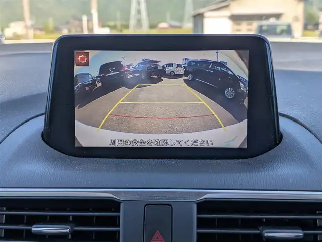 マツダ アクセラ スポーツ 15XD Lパッケージ 福井県 2016(平28)年 6.7万km スノーフレイクホワイトパールマイカ ワンオーナー車/純正18インチAW/純正メモリナビ/フルセグテレビ/本革シート/ヘッドアップディスプレイ/パドルシフト/ステアリングヒーター/前席シートヒーター/運転席パワーシート/シートメモリー/レーダークルーズコントロール/後方コーナーセンサー/スマート・シティ・ブレーキ・サポート/ETC/横滑り防止装置/レーンキープアシスト/盗難防止装置/アイドリングストップ/ダブル＋サイドエアバッグ/カーテンエアバッグ/LEDヘッドライト/Fフォグ/純正フロアマット/スマートキー
