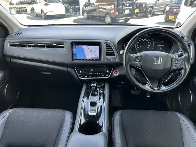 ホンダ ヴェゼル ハイブリッド Z ホンダセンシング 島根県 2018(平30)年 11.8万km プラチナホワイトパール 登録時走行距離118051km/純正ナビ/フルセグテレビ/バックカメラ/衝突軽減ブレーキ/レーダークルーズコントロール/レーンキープアシススト/プッシュスタート/スマートキー(スペアスマート×1)/パドルシフト/LEDヘッドライト/前席シートヒーター/ドラレコ/ETC