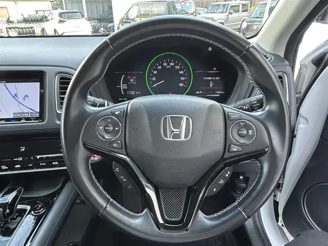 ホンダ ヴェゼル ハイブリッド Z ホンダセンシング 島根県 2018(平30)年 11.8万km プラチナホワイトパール 登録時走行距離118051km/純正ナビ/フルセグテレビ/バックカメラ/衝突軽減ブレーキ/レーダークルーズコントロール/レーンキープアシススト/プッシュスタート/スマートキー(スペアスマート×1)/パドルシフト/LEDヘッドライト/前席シートヒーター/ドラレコ/ETC