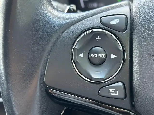 ホンダ ヴェゼル ハイブリッド Z ホンダセンシング 島根県 2018(平30)年 11.8万km プラチナホワイトパール 登録時走行距離118051km/純正ナビ/フルセグテレビ/バックカメラ/衝突軽減ブレーキ/レーダークルーズコントロール/レーンキープアシススト/プッシュスタート/スマートキー(スペアスマート×1)/パドルシフト/LEDヘッドライト/前席シートヒーター/ドラレコ/ETC