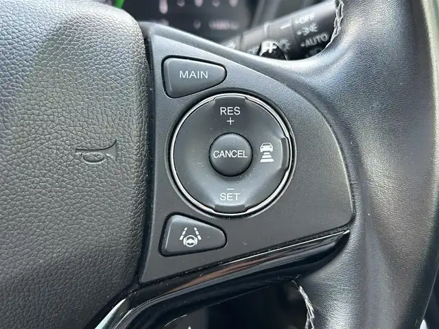 ホンダ ヴェゼル ハイブリッド Z ホンダセンシング 島根県 2018(平30)年 11.8万km プラチナホワイトパール 登録時走行距離118051km/純正ナビ/フルセグテレビ/バックカメラ/衝突軽減ブレーキ/レーダークルーズコントロール/レーンキープアシススト/プッシュスタート/スマートキー(スペアスマート×1)/パドルシフト/LEDヘッドライト/前席シートヒーター/ドラレコ/ETC