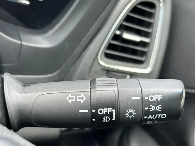 ホンダ ヴェゼル ハイブリッド Z ホンダセンシング 島根県 2018(平30)年 11.8万km プラチナホワイトパール 登録時走行距離118051km/純正ナビ/フルセグテレビ/バックカメラ/衝突軽減ブレーキ/レーダークルーズコントロール/レーンキープアシススト/プッシュスタート/スマートキー(スペアスマート×1)/パドルシフト/LEDヘッドライト/前席シートヒーター/ドラレコ/ETC