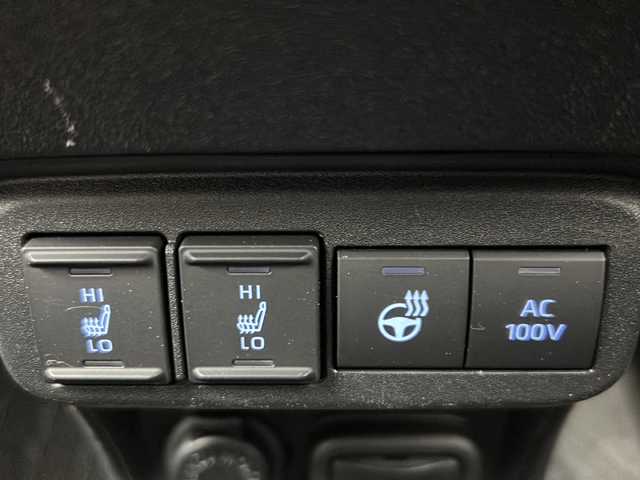 トヨタ シエンタ ハイブリッド Z 三重県 2023(令5)年 2.1万km ホワイトパールクリスタルシャイン /禁煙車　//パノラミックビューモニター　//シートヒーター　//両側パワースライドドア　//ＢＳＭ　//ＬＥＤ　//ステアリングヒーター　//パーキングアシスト　//レーダークルーズコントロール　//８型ＤＡ　//ナビ付　//ＡＣ１００Ｖ充電//クリアランスソナー//ステアリングリモコン//オートハイビーム//取扱説明書//スペアキー有り