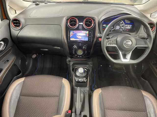 日産 ノート e－パワー メダリスト 道央・札幌 2017(平29)年 11.2万km プレミアムコロナオレンジ ・e-POWR/・社外SDナビ/・BT/CD/DVD/フルセグTV/MSV）/・バックカメラ/全方位カメラ/・エマージェンシーブレーキ/・ハーフレザーシート/・オートライト/LEDライト/・ETC