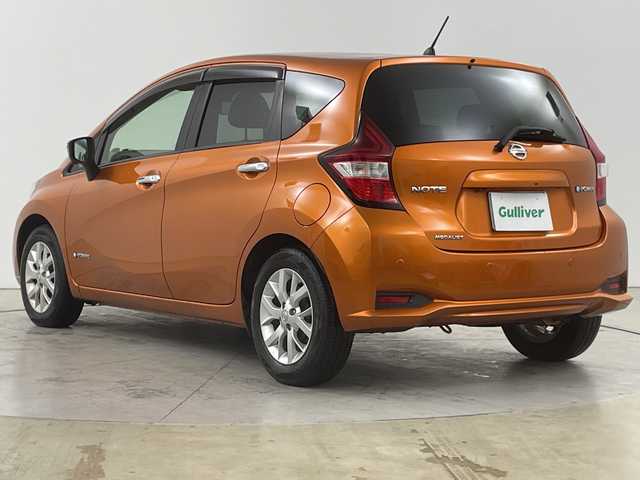 日産 ノート e－パワー メダリスト 道央・札幌 2017(平29)年 11.2万km プレミアムコロナオレンジ ・e-POWR/・社外SDナビ/・BT/CD/DVD/フルセグTV/MSV）/・バックカメラ/全方位カメラ/・エマージェンシーブレーキ/・ハーフレザーシート/・オートライト/LEDライト/・ETC