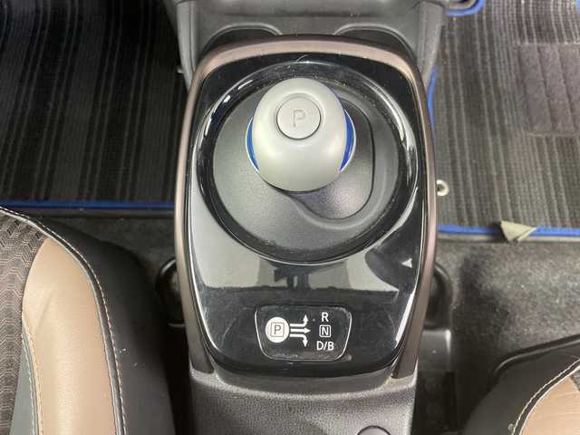 日産 ノート e－パワー メダリスト 道央・札幌 2017(平29)年 11.2万km プレミアムコロナオレンジ ・e-POWR/・社外SDナビ/・BT/CD/DVD/フルセグTV/MSV）/・バックカメラ/全方位カメラ/・エマージェンシーブレーキ/・ハーフレザーシート/・オートライト/LEDライト/・ETC