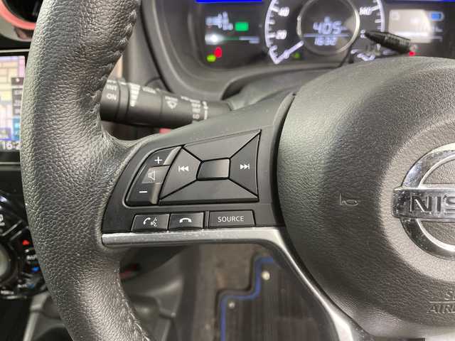 日産 ノート e－パワー メダリスト 道央・札幌 2017(平29)年 11.2万km プレミアムコロナオレンジ ・e-POWR/・社外SDナビ/・BT/CD/DVD/フルセグTV/MSV）/・バックカメラ/全方位カメラ/・エマージェンシーブレーキ/・ハーフレザーシート/・オートライト/LEDライト/・ETC