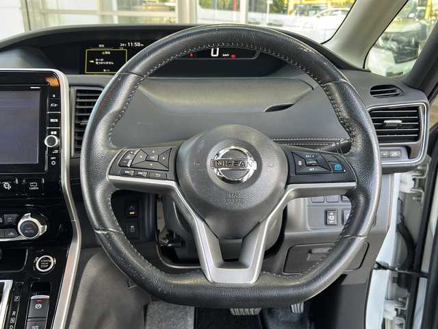 日産 セレナ ハイウェイスター 静岡県 2016(平28)年 7万km ブリリアントホワイトパール 純正SDナビ/・CD/・DVD/・フルセグＴＶ/・Bluetooth/・USB/・AM/・FM/主要装備/・後席モニター/・両側パワスラ/・プロパイロット/・衝突軽減/・レーンキープ/・追従クルコン/・コーナーセンサー前後/・全方位カメラ/・ETC/・パーキングアシスト/・デジタルインナーミラー/・電動パーキングブレーキ/・オートホールド/・LEDヘッドライト/・フォグランプ/・純正マット/・純正アルミホイール