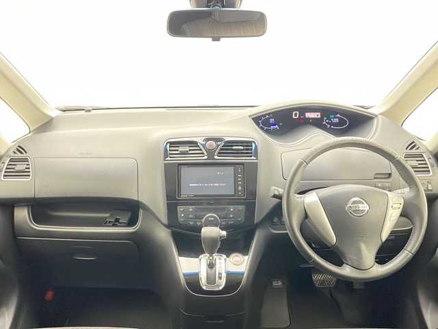 日産 セレナ ハイウェイスター Sハイブリッド 大阪府 2014(平26)年 8.2万km ダイヤモンドブラック フリップダウンモニター/社外メモリナビ/　　CD/DVD/SD/フルセグTV/両側パワースライドドア/クルーズコントロール/HIDオートライト/フォグランプ/純正15インチアルミホイール/レーンキープアシスト/アイドリングストップ/スマートキー/ETC