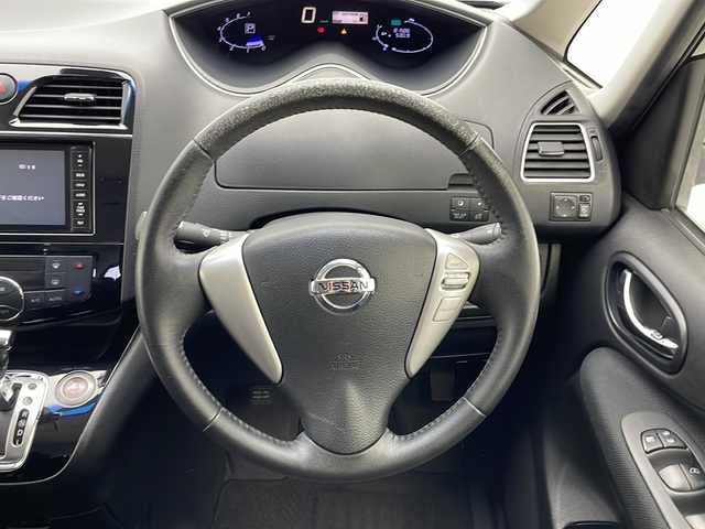 日産 セレナ ハイウェイスター Sハイブリッド 大阪府 2014(平26)年 8.2万km ダイヤモンドブラック フリップダウンモニター/社外メモリナビ/　　CD/DVD/SD/フルセグTV/両側パワースライドドア/クルーズコントロール/HIDオートライト/フォグランプ/純正15インチアルミホイール/レーンキープアシスト/アイドリングストップ/スマートキー/ETC