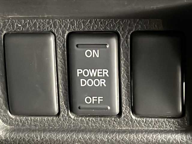 日産 セレナ ハイウェイスター Sハイブリッド 大阪府 2014(平26)年 8.2万km ダイヤモンドブラック フリップダウンモニター/社外メモリナビ/　　CD/DVD/SD/フルセグTV/両側パワースライドドア/クルーズコントロール/HIDオートライト/フォグランプ/純正15インチアルミホイール/レーンキープアシスト/アイドリングストップ/スマートキー/ETC