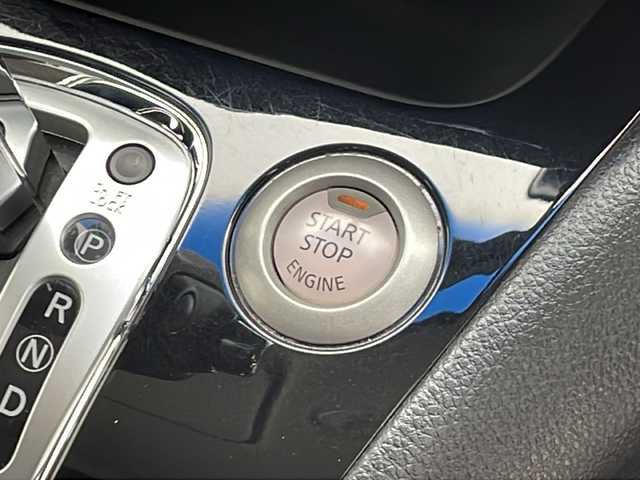 日産 セレナ ハイウェイスター Sハイブリッド 大阪府 2014(平26)年 8.2万km ダイヤモンドブラック フリップダウンモニター/社外メモリナビ/　　CD/DVD/SD/フルセグTV/両側パワースライドドア/クルーズコントロール/HIDオートライト/フォグランプ/純正15インチアルミホイール/レーンキープアシスト/アイドリングストップ/スマートキー/ETC