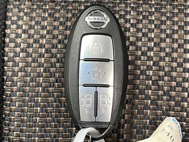 日産 セレナ ハイウェイスター Sハイブリッド 大阪府 2014(平26)年 8.2万km ダイヤモンドブラック フリップダウンモニター/社外メモリナビ/　　CD/DVD/SD/フルセグTV/両側パワースライドドア/クルーズコントロール/HIDオートライト/フォグランプ/純正15インチアルミホイール/レーンキープアシスト/アイドリングストップ/スマートキー/ETC