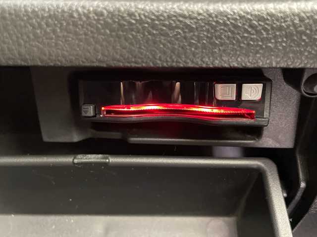 日産 セレナ ハイウェイスター Sハイブリッド 大阪府 2014(平26)年 8.2万km ダイヤモンドブラック フリップダウンモニター/社外メモリナビ/　　CD/DVD/SD/フルセグTV/両側パワースライドドア/クルーズコントロール/HIDオートライト/フォグランプ/純正15インチアルミホイール/レーンキープアシスト/アイドリングストップ/スマートキー/ETC