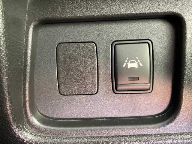 日産 セレナ ハイウェイスター Sハイブリッド 大阪府 2014(平26)年 8.2万km ダイヤモンドブラック フリップダウンモニター/社外メモリナビ/　　CD/DVD/SD/フルセグTV/両側パワースライドドア/クルーズコントロール/HIDオートライト/フォグランプ/純正15インチアルミホイール/レーンキープアシスト/アイドリングストップ/スマートキー/ETC