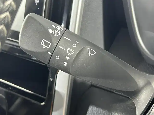 トヨタ ルーミー カスタムG－T 佐賀県 2022(令4)年 1.7万km ブラックマイカメタリック/ファイアークォーツレッドメタリック ワンオーナー/IIトーンカラー/コンフォートパッケージ/9インチディスプレイオーディオ/BT/USB/AM/FM/apple car play/android auto/全方位カメラ/バックカメラ/両側パワースライドドア/スマートアシストIII/コーナーセンサー/レーダークルーズコントロール/ステアリングリモコン/ETC2.0