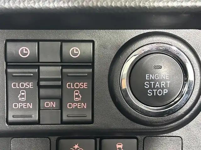 トヨタ ルーミー カスタムG－T 佐賀県 2022(令4)年 1.7万km ブラックマイカメタリック/ファイアークォーツレッドメタリック ワンオーナー/IIトーンカラー/コンフォートパッケージ/9インチディスプレイオーディオ/BT/USB/AM/FM/apple car play/android auto/全方位カメラ/バックカメラ/両側パワースライドドア/スマートアシストIII/コーナーセンサー/レーダークルーズコントロール/ステアリングリモコン/ETC2.0