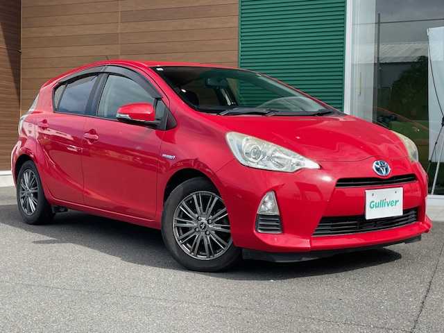 トヨタ アクア G 静岡県 2013(平25)年 10.4万km スーパーレッドⅤ ECOモード/EVモード/シートヒーター/ETC/Bluetooth/フルセグTV/社外アルミホイール/純正ナビ/純正フロアマット/ハイブリッド/プッシュスタート